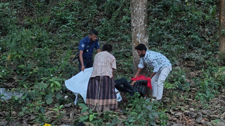 খাগড়াছড়িতে জঙ্গল থেকে অজ্ঞাত ব্যক্তির লাশ উদ্ধার...