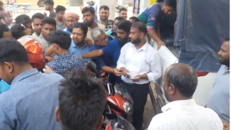 সাংবাদিকের ক্যামেরা ছিনিয়ে নেয়ার চেষ্টা করলেন এস...
