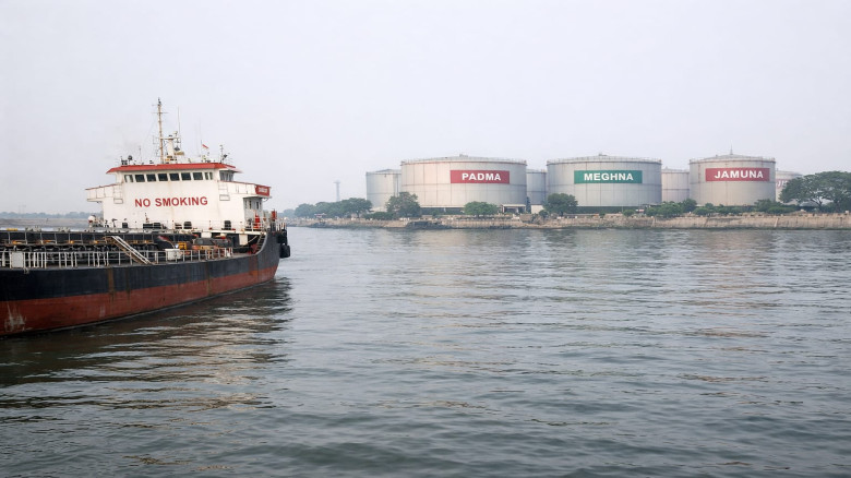 চোর চক্রের সঙ্গে ডিলার ও ডিপোর কর্মকর্তা-কর্মচারীর...