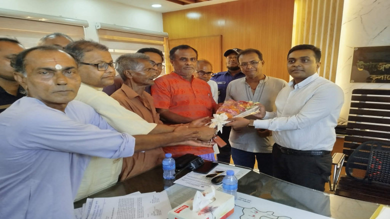 কলারোয়ায় নবাগত ইউএনও’র সাথে পুরোহিত-সেবায়েত ঐক্য ফ...