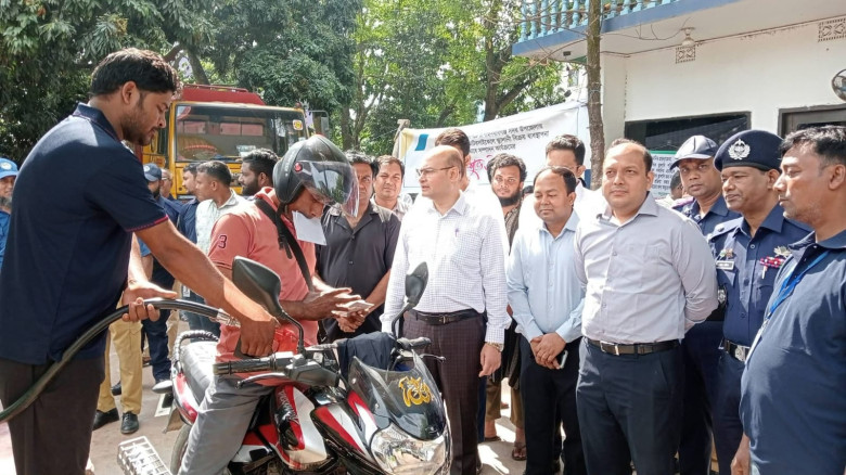 চাঁপাইনবাবগঞ্জে আনুষ্ঠানিক ভাবে জেলা প্রশাসন অ্যাপ...
