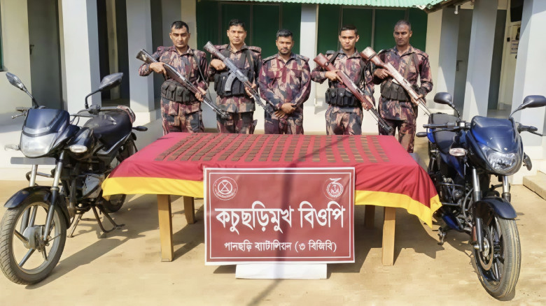 পানছড়ি সীমান্তে বিজিবির বড় সাফল্য: ১৪০০ রাউন্ড গুল...