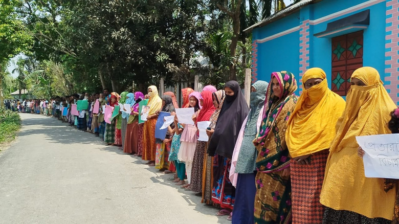 ফুলবাড়ীতে প্রবাসীর একাধিক ‘মোবাইল বিয়ে’ নিয়ে তোল...