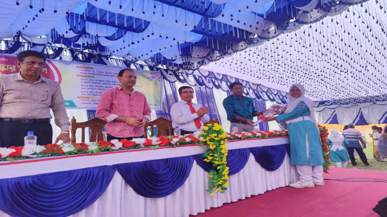 ​চাঁপাইনবাবগঞ্জে এম এম হক আইডিয়াল স্কুলের বার্ষিক ...
